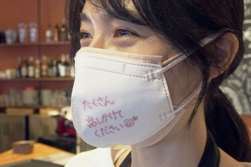 khẩu trang chứa thông điệp của người nói lắp